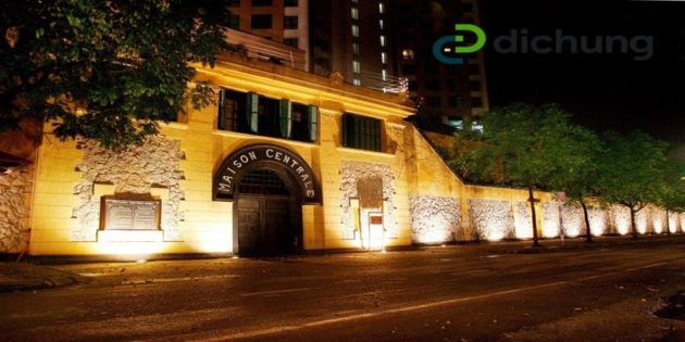 Nhà tù Hỏa Lò là địa điểm du lịch Hà Nội nổi tiếng